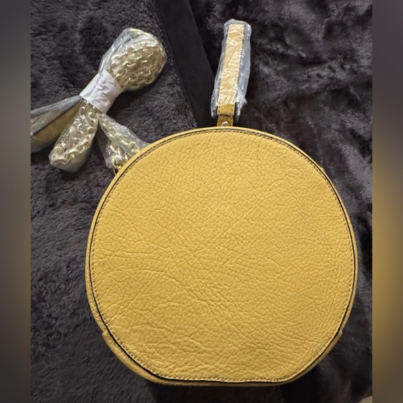 Amerileather Handbags - Marcie Round Circle Leather Crossbody bag